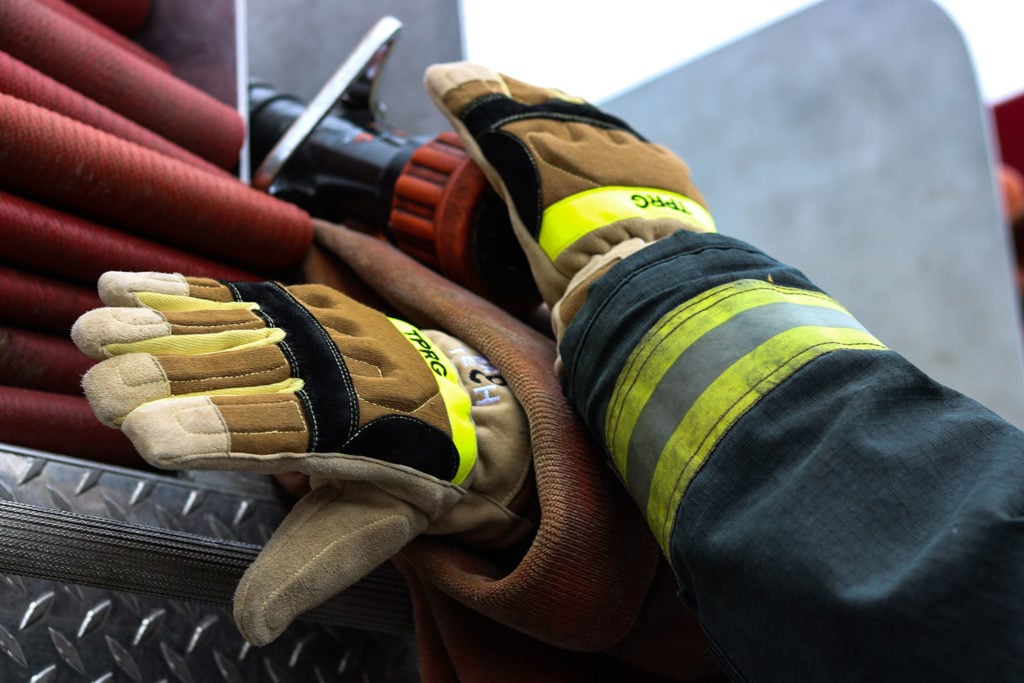 TPR-G-structural-firefighting-gloves-fire-truck-hose